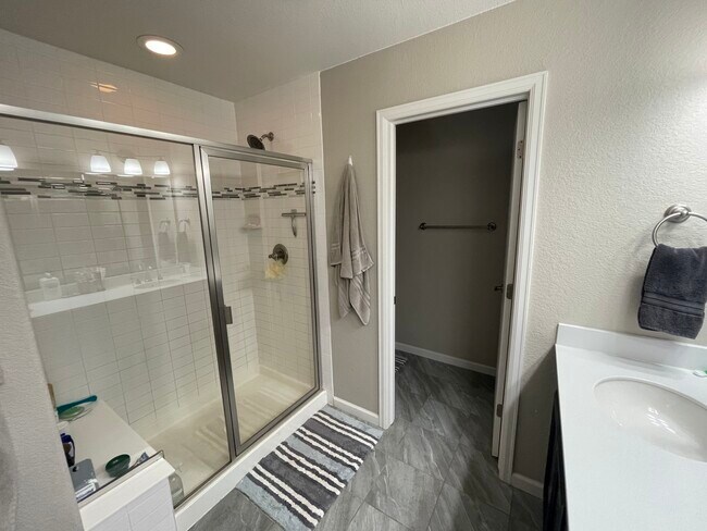 Building Photo - 1314 Promontory Crest View