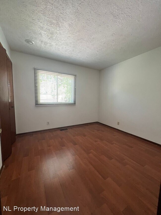 Building Photo - 4 br, 3 bath House - 13717 Valley Street