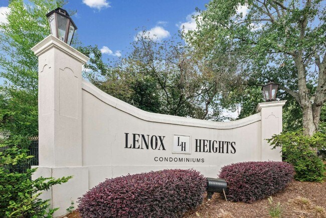 Building Photo - 3115 Pine Heights Dr NE