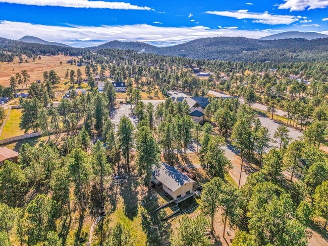 Building Photo - 27927 Circle Dr