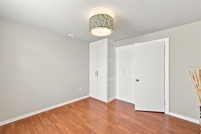 Building Photo - 128 Lookout Dr