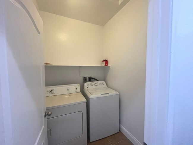 Building Photo - Stylish single-story living with 3 bedrooms, 2 baths, plus a versatile den — 1,489 sq ft of comfo...