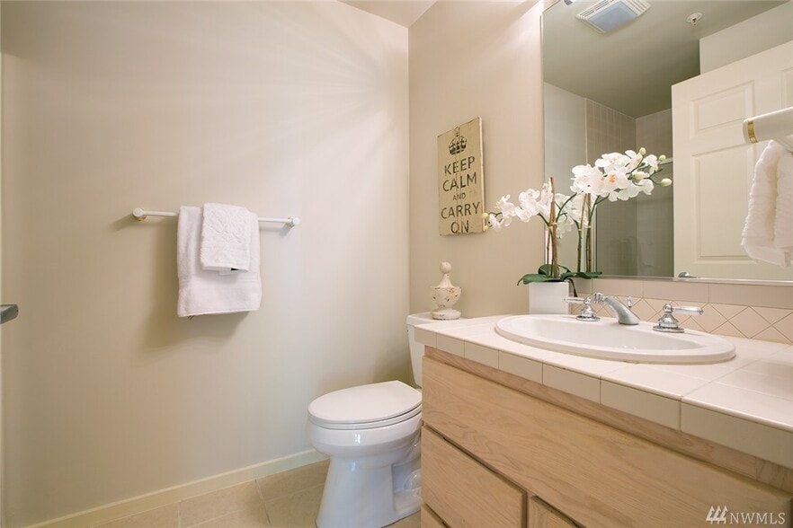 Guest bath with walk in shower - 10042 Main St