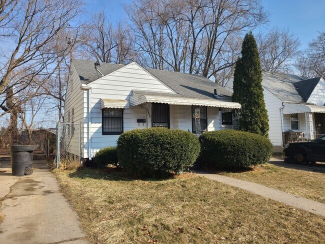 Building Photo - 2 Bedroom 1 Bath House For Lease Section 8 Only