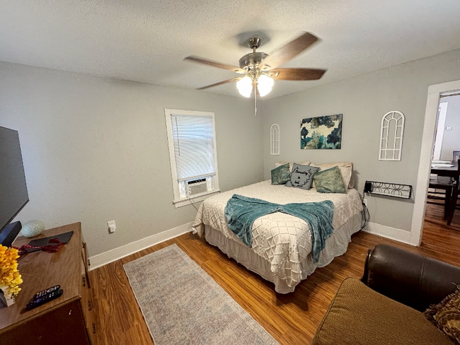 Primary Photo - 2015 Beaver Ln