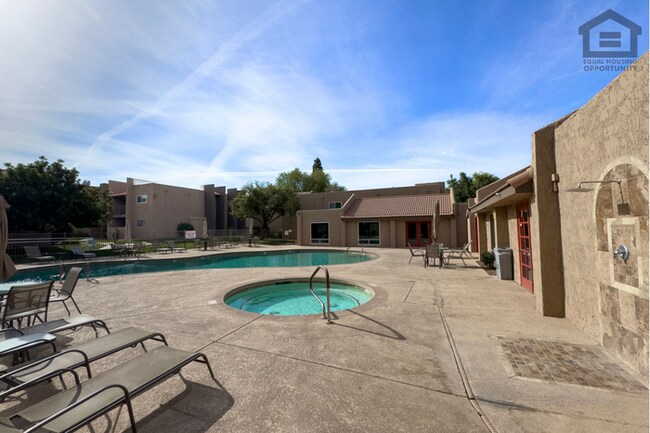 Building Photo - 2Bed/2Bath Condo at Thomas Rd/56th St! Ready for Immediate Move-In!