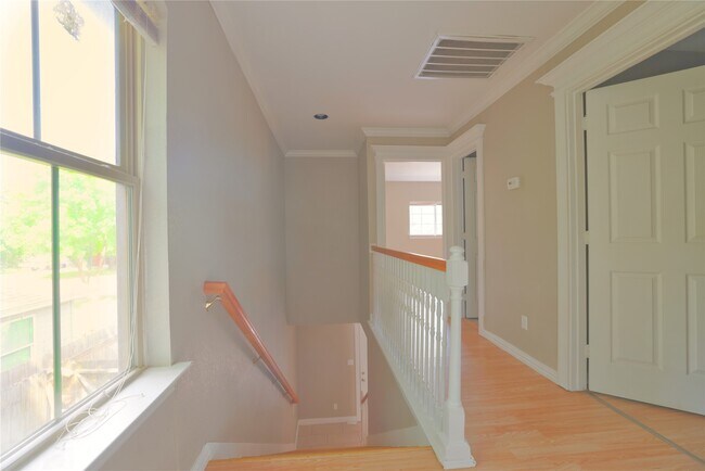 Building Photo - 1118 Johnson St