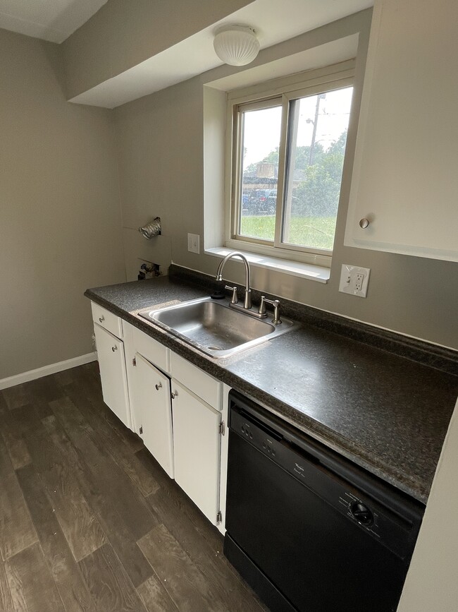 Building Photo - 1612 Mars Hill Dr