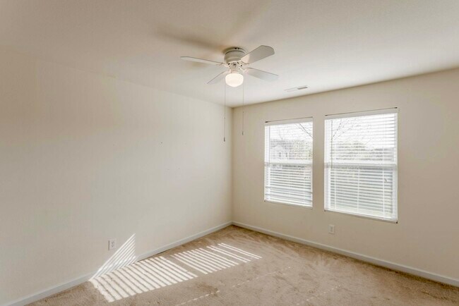 Building Photo - 105 Bayside Ln