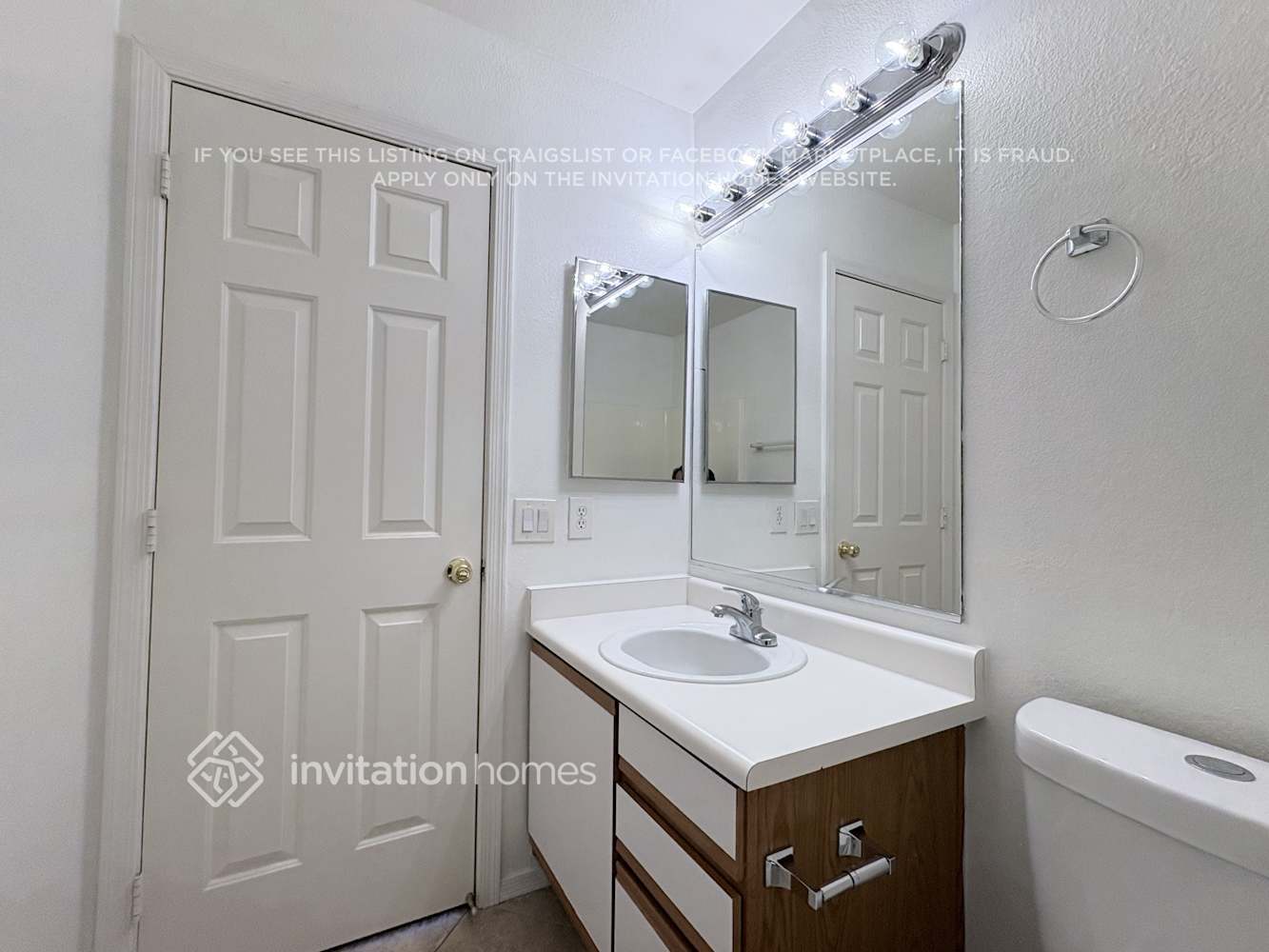 Building Photo - 11360 E Sunland Ave