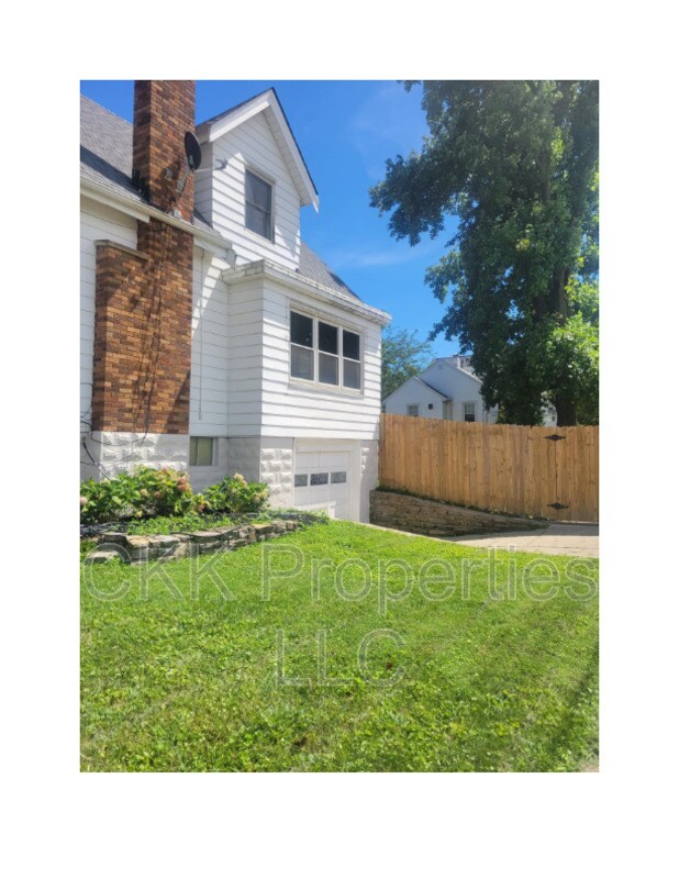 Building Photo - 4127 Lora Ave