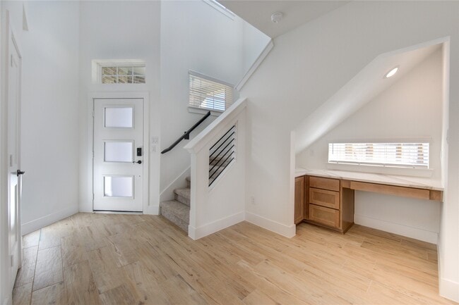 Building Photo - 1419 Shaded Rock Dr