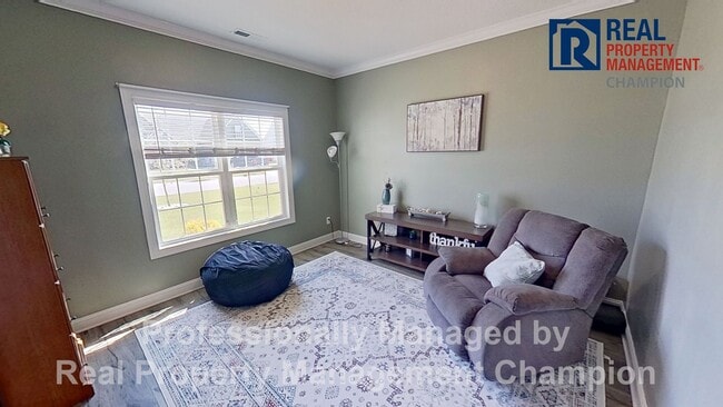 Building Photo - Gorgeous 4 BD/3.5 BA Executive Home w/Spacious Fenced Yard