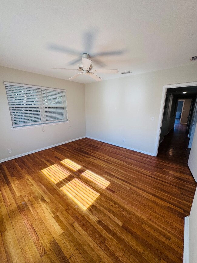 Building Photo - 1234 Belmont Terrace