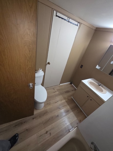 Building Photo - 4744 Ellsworth Ln