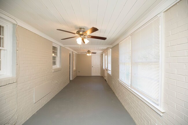 Building Photo - ** 4 Bed 2.5 Bath located in Mcgehee Allen...