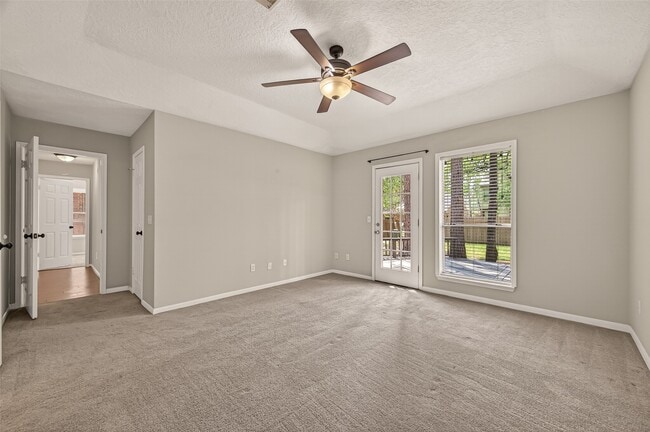 Building Photo - 27 Lush Meadow Pl