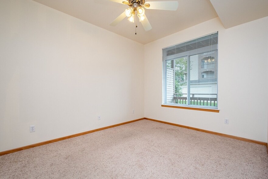 Building Photo - Woodridge Estates