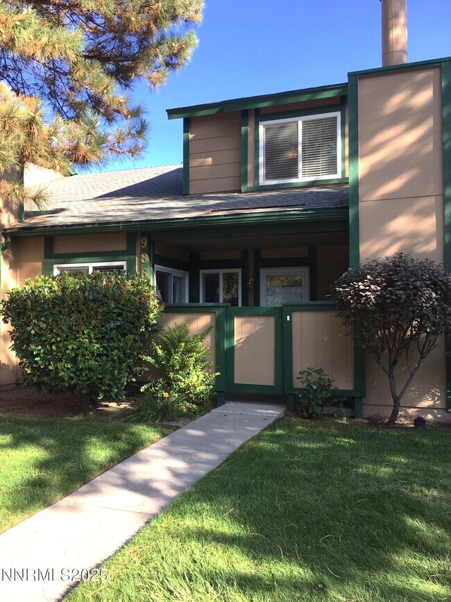 Primary Photo - 986 Holman Way