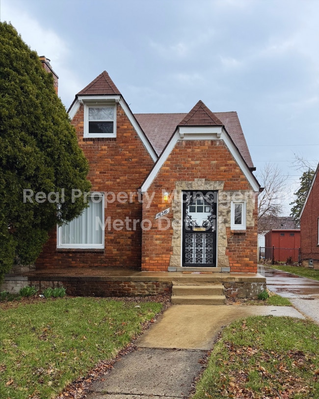 Building Photo - SPRING INTO A NEW HOME