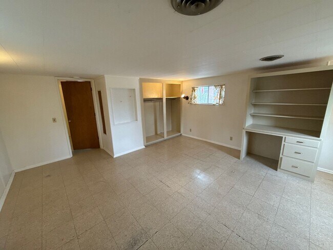 Building Photo - 1947 Marion St SE