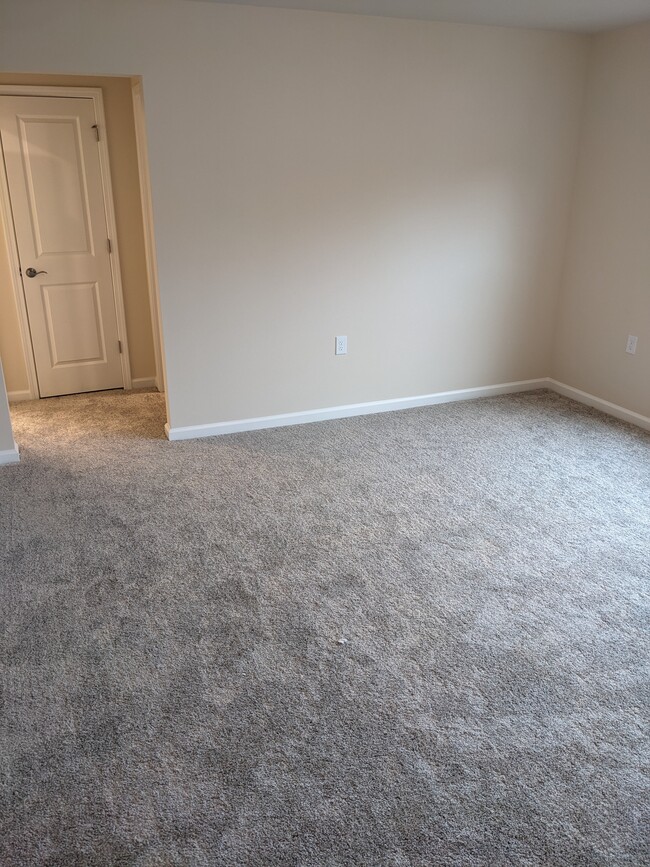 Master bedroom - 877 McKenzie Park Ter