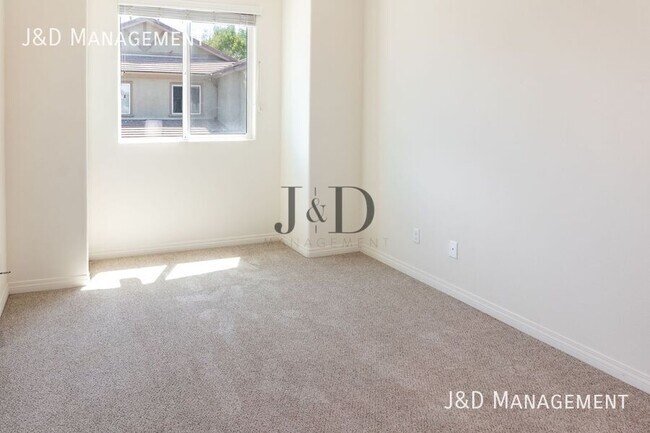 Building Photo - 8955 Valencia St