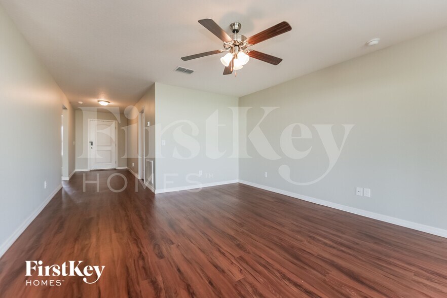 Building Photo - 1544 Swan Lake Cir