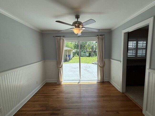 Building Photo - Spacious Updated Ranch in West Oak Forest