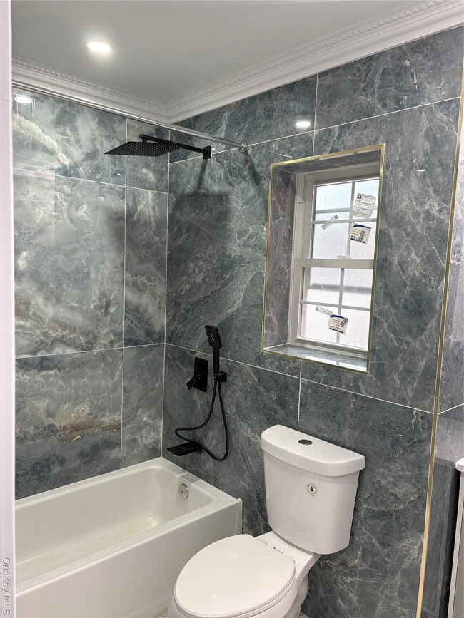 Building Photo - 98-29 Albert Rd