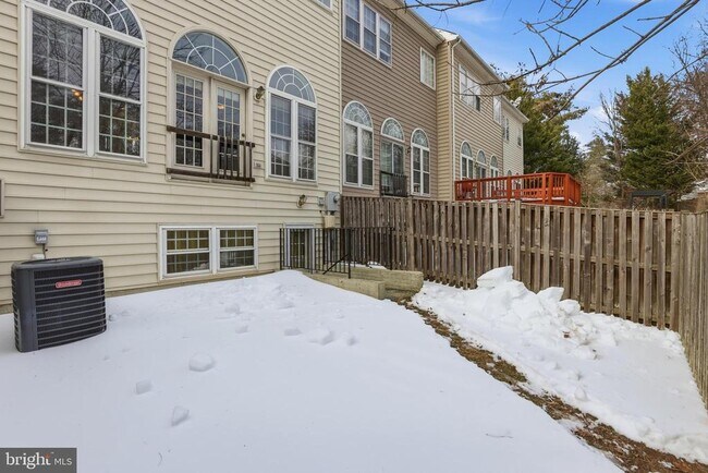 Building Photo - 6177 Derring St