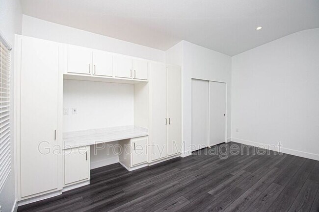 Building Photo - 11708 Albers St