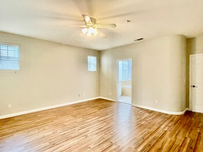 Building Photo - 1033 Acland Way