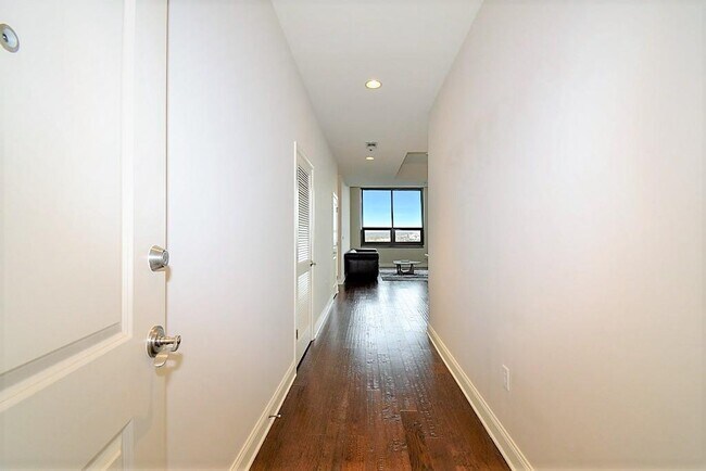 Building Photo - 270 17th St