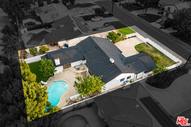 Building Photo - 16517 Hartsook St