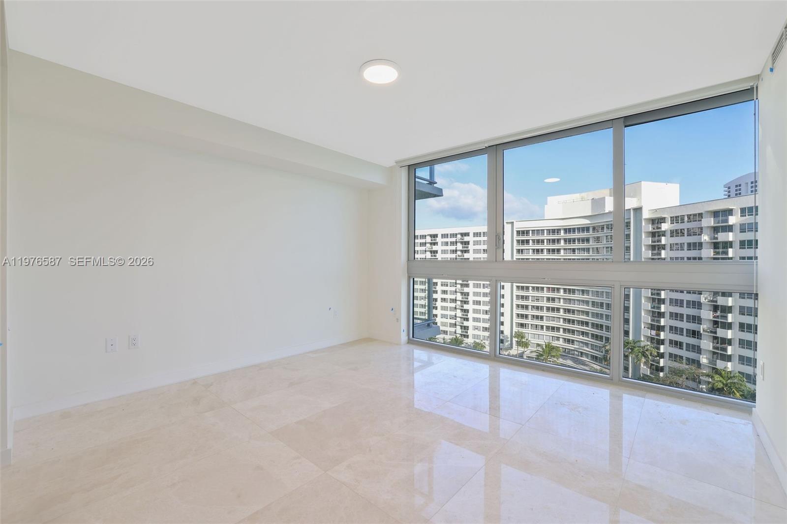 Building Photo - 1500 Bay Dr