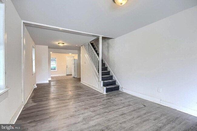 Building Photo - 7621 Cypress Ave