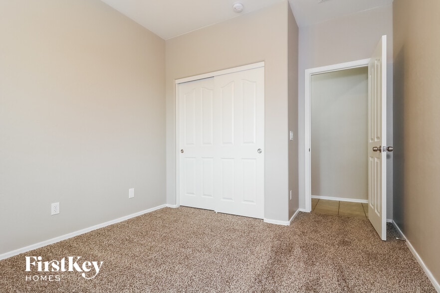 Building Photo - 15293 W Morning Glory St