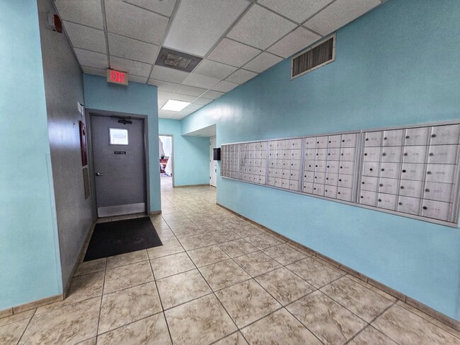 Building Photo - 7310 Seawall Blvd