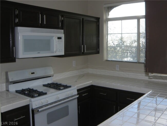 Building Photo - 2201 Ramsgate Dr