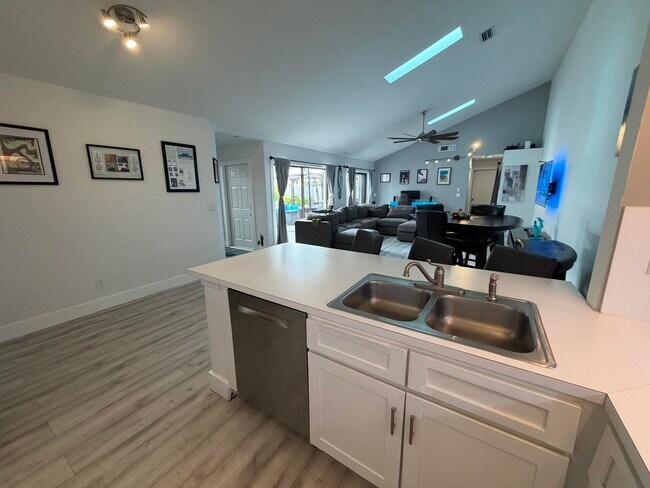 Building Photo - 8847 Thumbwood Cir