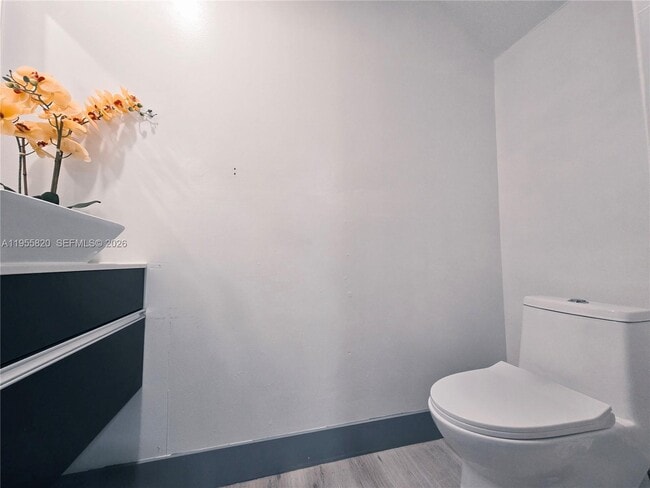 Building Photo - 1303 Presidio Dr