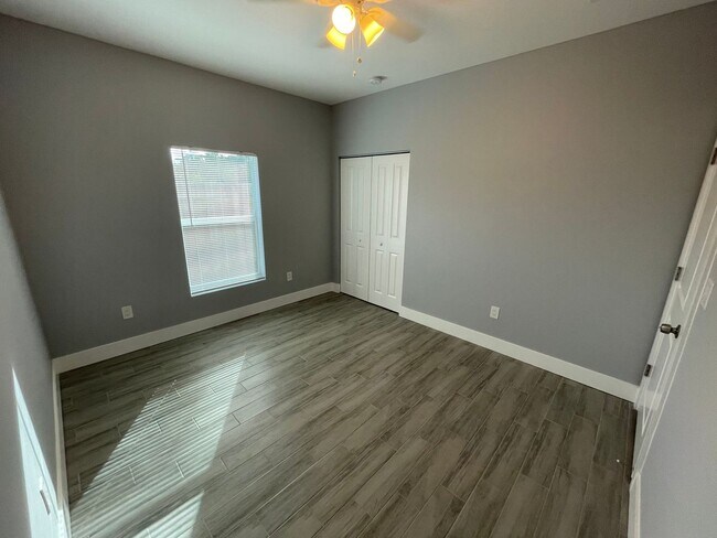 Building Photo - Emerick 205