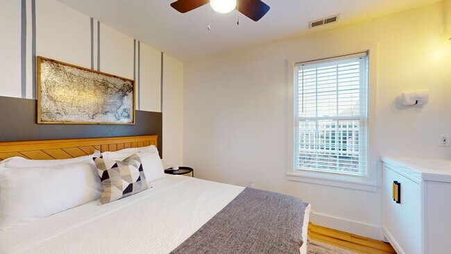 Building Photo - Adorable 3 Bedroom House near NCSU - Available August 1st!