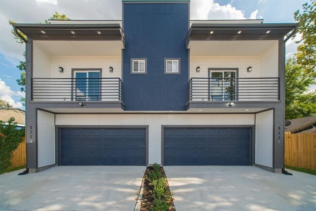Primary Photo - Modern Living with WATER, GAS & ALARM SYST...