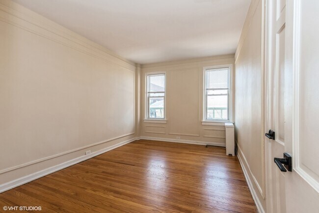 Building Photo - 6334 N Sheridan Rd