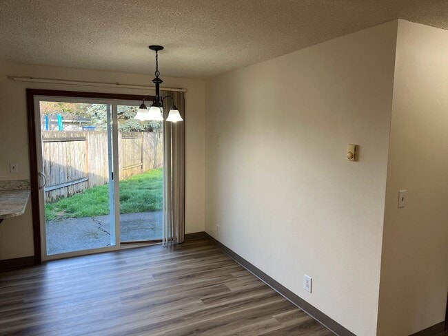 Building Photo - 2 Bedroom in Bethel-Danebo Area