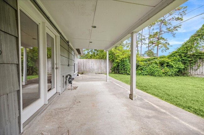 Building Photo - 2006 Du Barry Ln