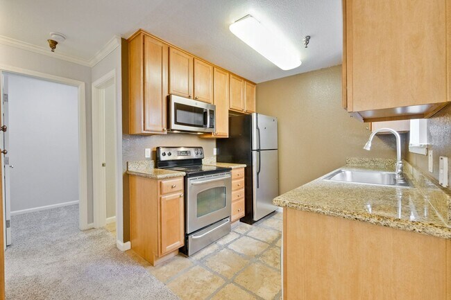 Building Photo - 1 Bed 1 Bath With Lots of Amenities!