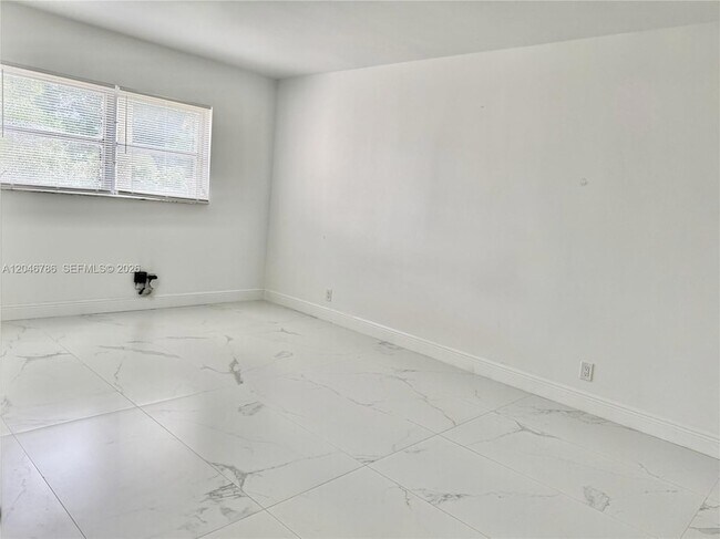 Building Photo - 14790 Bonaire Blvd